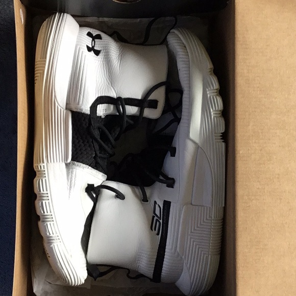 Under Armour Other - Curry 3zores